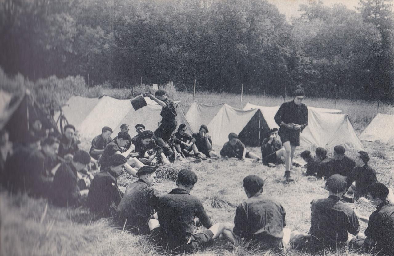 Les Compagnons de France au camp : Bon appétit